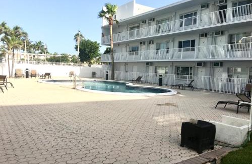 Lauderdale-by-the-Sea Apartment | Seaside serenity studio