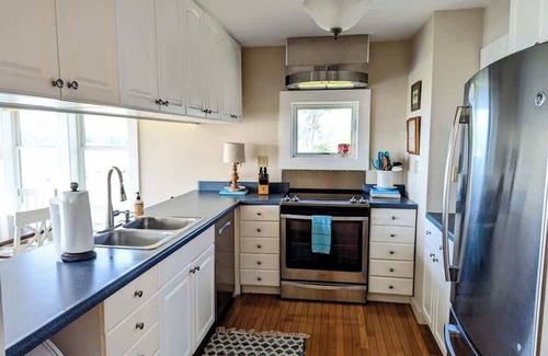 Ellsworth House | Seaside Spindle Cottage