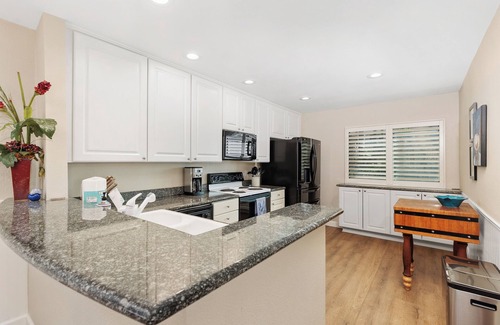 Solana Beach Condo | Seaside Splash - Spacious Pool View Condo near Beach, Restaurants + A/C