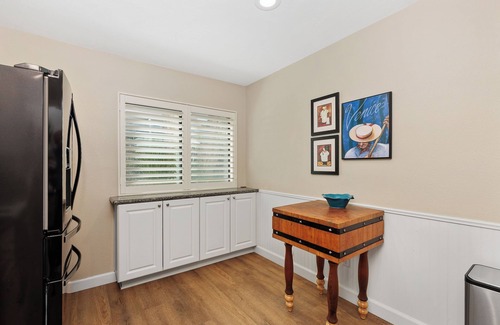 Solana Beach Condo | Seaside Splash - Spacious Pool View Condo near Beach, Restaurants + A/C