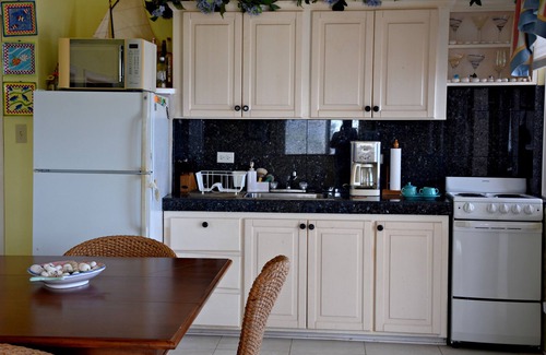 Sandy Hill Condo | Seaside Splendor: 2-3 BR w/Expansive Deck, Panoramic Views, AC, Wifi, & Pool