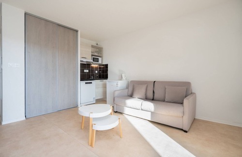 Serignan Apartment | Seaside Stay for Two Guests