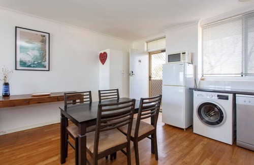 North Fremantle Apartment | Seaside Studio Apartment - North Fremantle