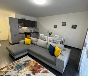 Velipoje Apartment | Seaside Sun and Fun