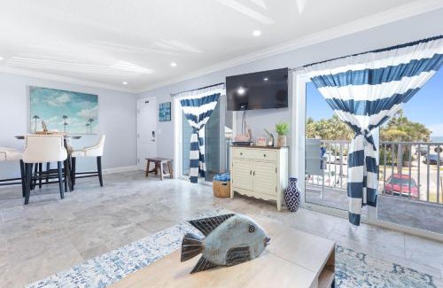 Flagler Beach Apartment | Seaside Sunrise, 1 blk from Ocean, Free Parking