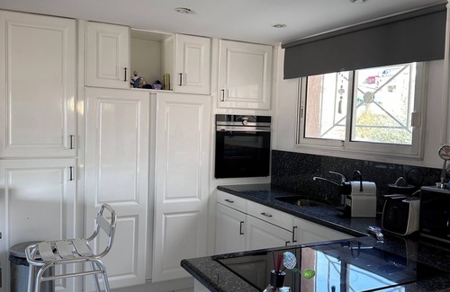 Montredon House | Seaside town house, quiet and bright