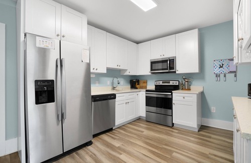 Cape Charles House | Seaside - Traditional duplex in historic downtown!