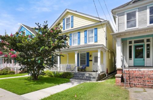 Cape Charles House | Seaside - Traditional duplex in historic downtown!