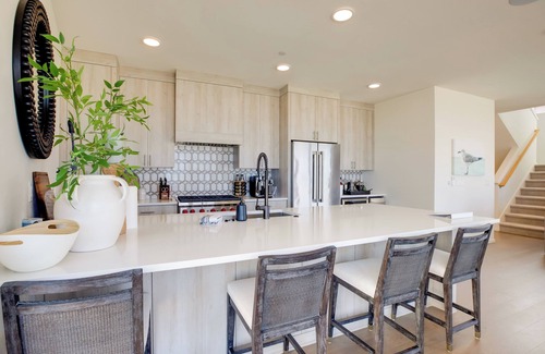 Seaside Condo | Seaside Vacation Rental: Walk to Beach & Downtown!