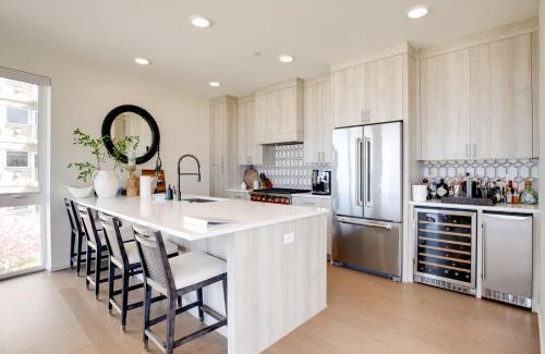 Seaside Apartment | Seaside Vacation Rental Walk to Beach and Downtown!