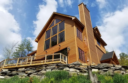 Ludlow House | Seasonal- Luxury on Okemo overlooking mountain stream, WALK to SACHEM Trail !