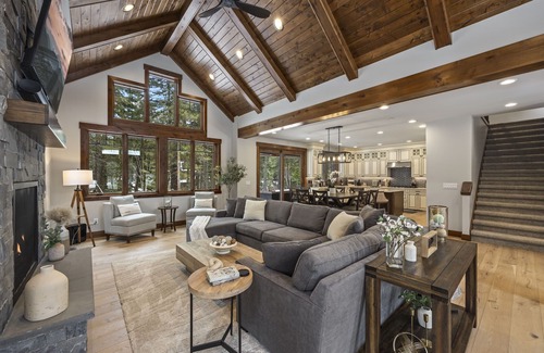 Roslyn House | Seasonal Perks Now | Walk 2 Nelson Farm + Top Amenities