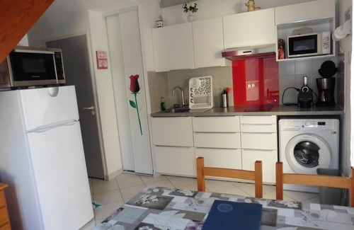 Portiragnes-Plage Villa | Seasonal rental Villa 4 pers a common swimming pool and 5 minutes from the sea.