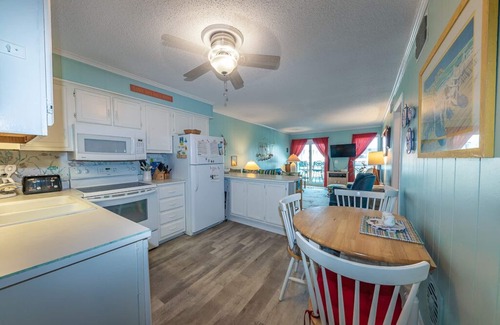 Morehead City Condo | SeaSpray 212 Located in Oceanfront Complex With Ocean Views