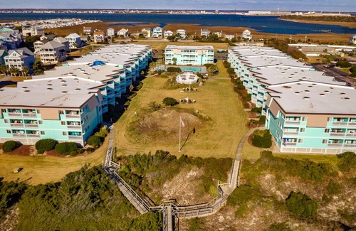 Morehead City Condo | SeaSpray 212 Located in Oceanfront Complex With Ocean Views