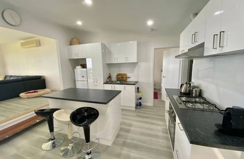 Apollo Bay House | Seaspray Beach House - Pet Friendly - 50m to Beach