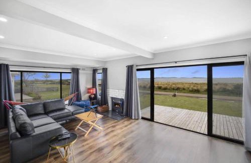 Robertsons Beach House | Seaspray home