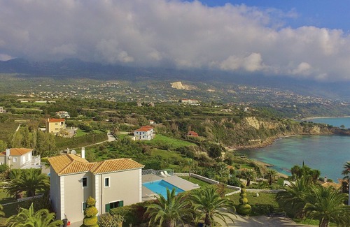 Karavados Villa | Seaspray Villa is a 3 bedroom Villa front of the sea with private swimming pool