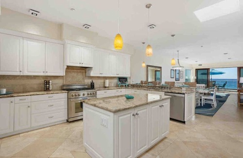 Townsite House | Seastar Luxury Beachfront, Exciting Ocean Views