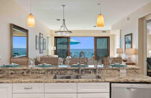Townsite House | Seastar Luxury Beachfront, Exciting Ocean Views