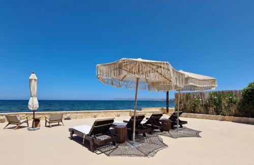 Kato Galatas House | Seastar seafront villa