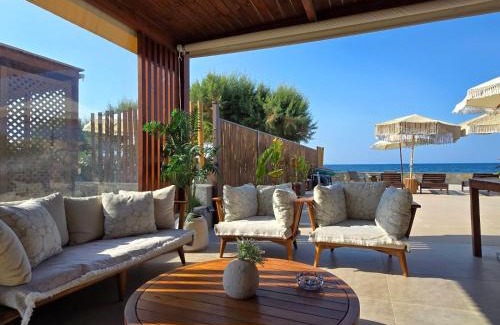 Kato Galatas House | Seastar seafront villa