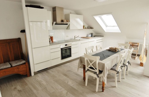 Gaienhofen Apartment | SEASUCHT, NEU-LOGGIA Blick: SEE & HESSE-HAUS, INSPIRATION, 4 P., P. QUIET, CENTER