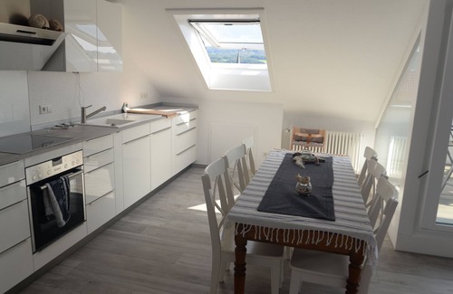 Gaienhofen Apartment | SEASUCHT, NEU-LOGGIA Blick: SEE & HESSE-HAUS, INSPIRATION, 4 P., P. QUIET, CENTER