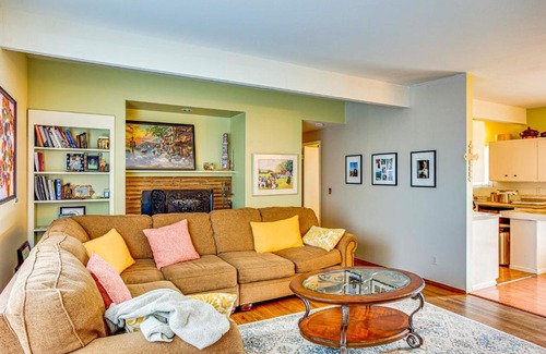 SeaTac House | SeaTac Home with Patio and Grill - 3 Mi to Airport!