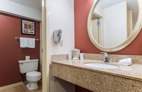 SeaTac Hotel | SEATAC Hotel for Relaxed Travel! Free Airport Shuttle + Pets Allowed