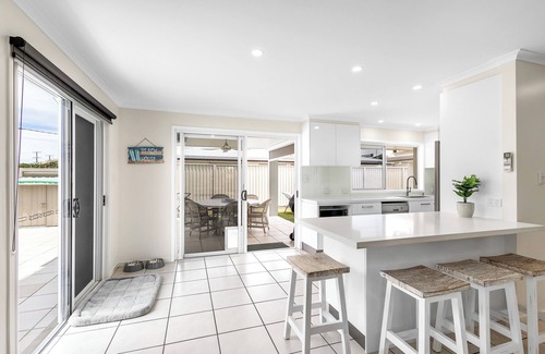 Mooloolaba Villa | Seatides Mooloolaba -Pet friendly luxury home with heated pool!