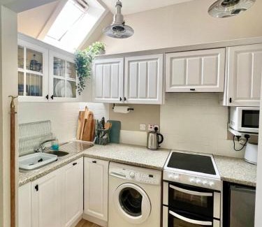 Lossiemouth House | Seatown Cottage - Stone's throw from beach