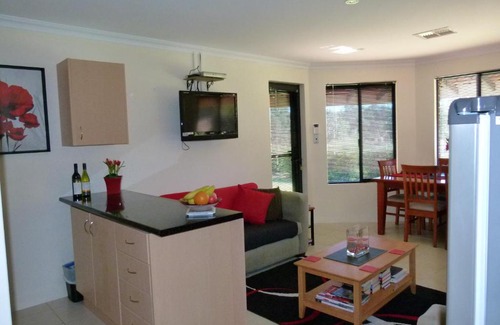 Two Rocks Bed & Breakfast | Seatrees Accommodation