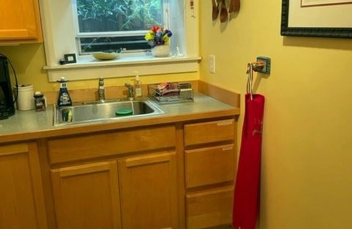 Wallingford Apartment | Seattle at its Best - a Great Neighborhood for Walking!