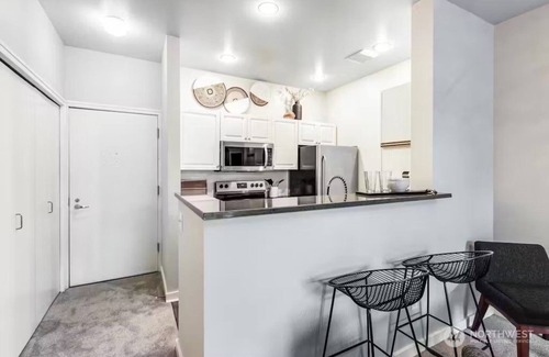 Seattle Condo | Seattle Belltown Penthouse- Parking, Gym, Pool, Spa/99Walk Score