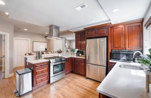 Southeast Magnolia House | Seattle/Gorgeous 4 BR Home/Free Parkingn