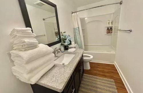 West Queen Anne Hotel | Seattle Luxury 4-Suite Retreat