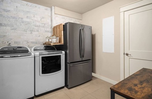 Hawthorne Hills House | Seattle Resort with pool heated all year sleeps 16