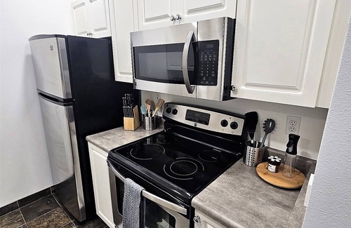 Belltown Condo | Seattle's Heart in Belltown/4guest/Space Neddle view