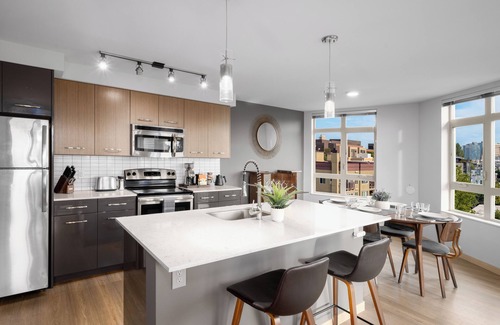 Cascade Apartment | Seattle Space Needle View Luxe Penthouse in Capital Hill