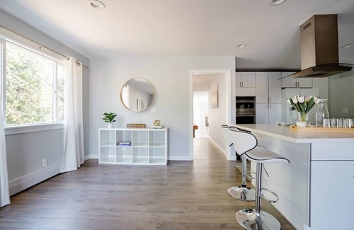 White Center House | Seattle Spacious Modern Comforts