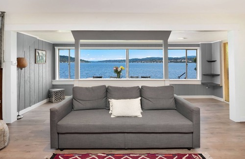Seattle Metro Area House | Seattle Vacation Home: Rainier waterfront home - Great Location | Amazing Views! | 5* Hospitality