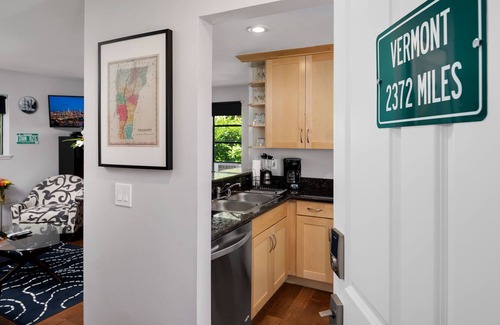 Mann Apartment | Seattle Vacation Home: Thomas Lodge "Vermont" - Bright 1 Bed/1 Bath