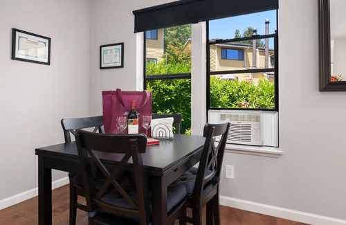 Mann Apartment | Seattle Vacation Home: Thomas Lodge "Vermont" - Bright 1 Bed/1 Bath