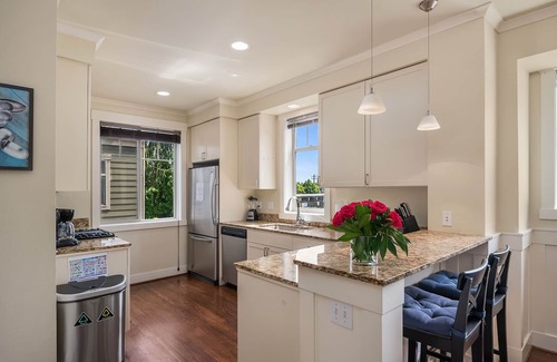 Mann House | Seattle Vacation Home: The Parsonage - Modern 3bed/3.5bath, great location