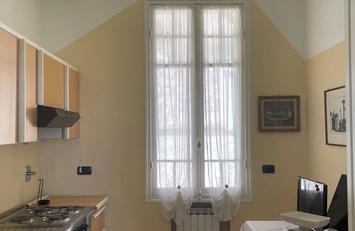 Menton Apartment | Seaview 200 m city center, 700 m to train station. Access via walkway 58 stairs