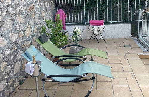 Menton Apartment | Seaview 200 m city center, 700 m to train station. Access via walkway 58 stairs