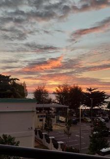 Tanjung Kling Apartment | Seaview 2BR Resort Stay Near Pantai Puteri
