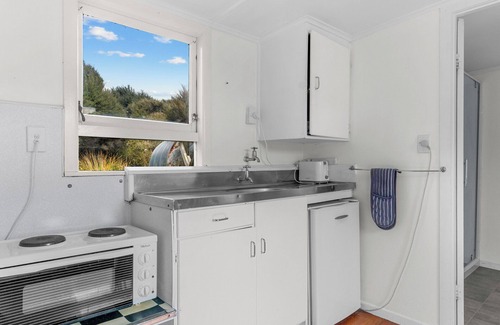Pakiri House | Seaview and Pohutukawa - Pakiri Beach Retreat