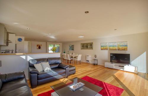 Binalong Bay House | Seaview Apartment